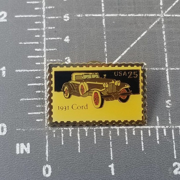 VTG 1988 USPS 1931 Cord Classic Car 25 Cent USA Stamp Enamel Pin Jonathan Grey - Picture 2 of 4